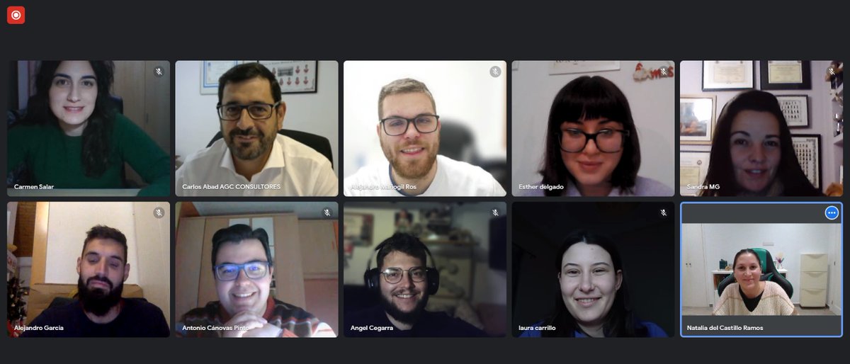 Aunque no están todos los que son, compartimos la foto de familia tras la realización del curso de #transparencia #EvaluaciónDeLaPublicidadActiva, que  han recibido nuestros colegiados a cargo de la consultora <a href="/NatdCastillo/">Natalia del Castillo</a> #FormacionMupolsoc #HazColegio