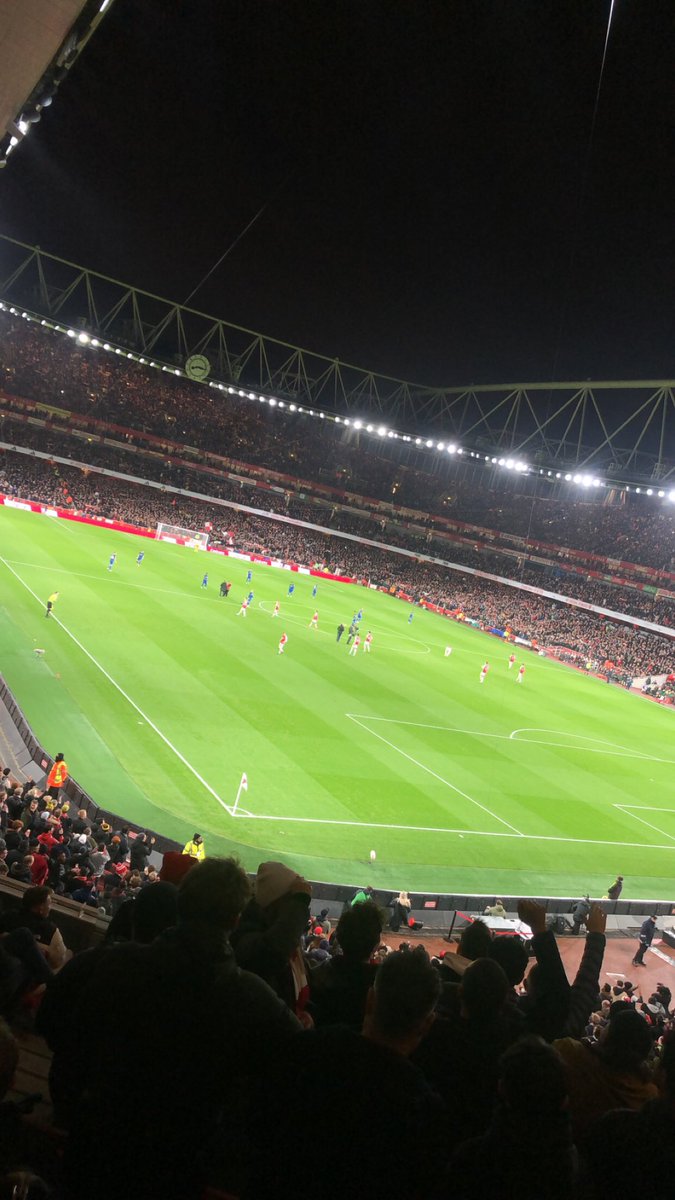 Few days off chillin 😎 Thanks to <a href="/OfficialPDC/">PDC Darts</a> 🎯 &amp; <a href="/Arsenal/">Arsenal</a> ⚽️ for the hospitality tickets and lots of pictures with the fans 📷 🤘🏼<a href="/bucker1980/">anthony buckley</a> <a href="/LisaLittler3/">Lisa Littler</a>