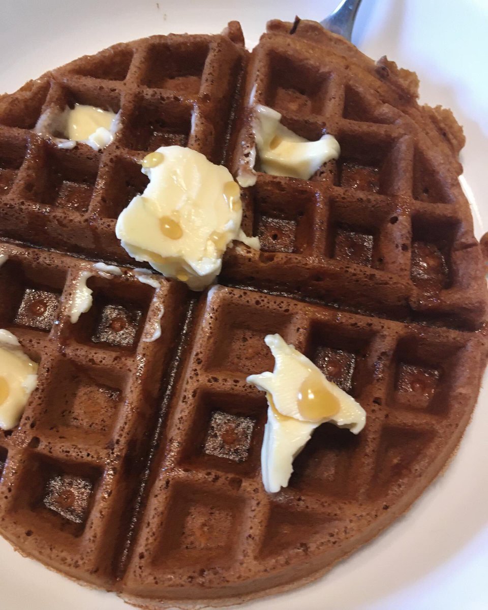 beingBlythe's tweet photo. Today’s #dupper #gingerbreadwaffles homefries and sausage patties. Bourbon maple syrup on the waffles 🤤 https://t.co/5T3HalUyQQ