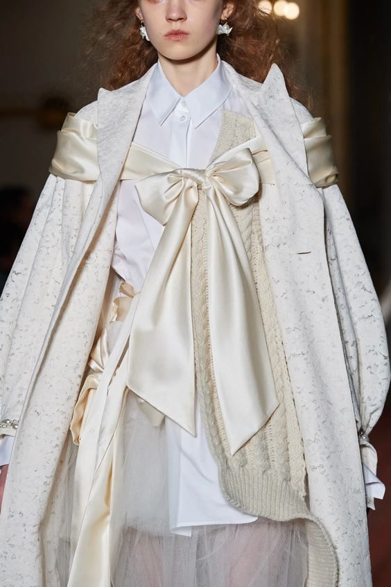 DvilCouture's tweet photo. Simone Rocha Fall Winter 2020 Details https://t.co/kJUtZUJGl4