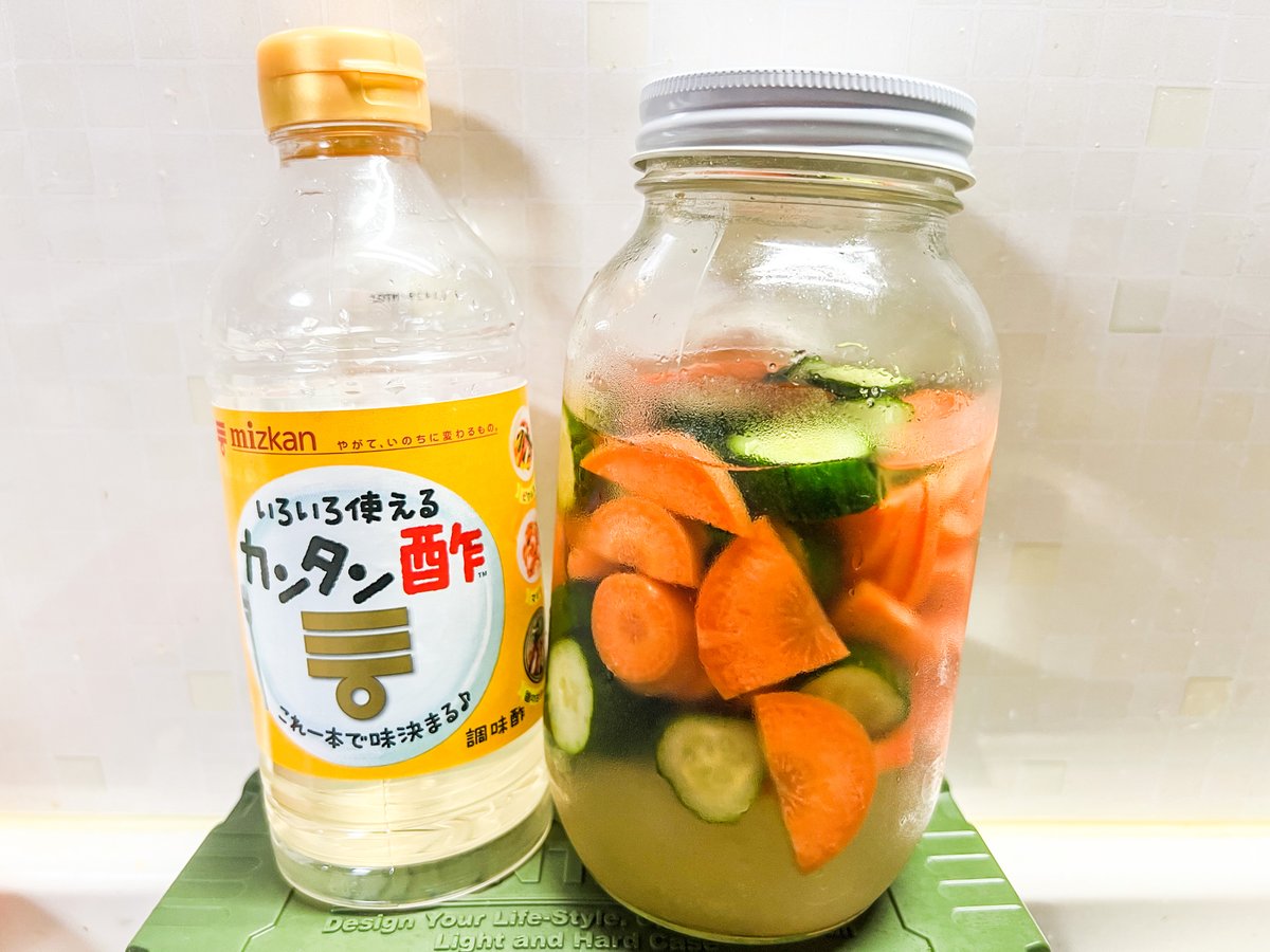 sinyasai's tweet photo. 疲れて身体がだるいのに『ピクルス』を食べない人が多すぎる。野菜をお酢につけるだけで「疲労回復」「ストレス解消」「食欲増進」「美肌効果」「ダイエット」「便秘解消」「冷え性解消」「二日酔い防止」「血液サラサラ」「高血圧の予防」と医者いらずの一品に。この冬、特におすすめな旬の野菜は… https://t.co/3YTraOdAKq