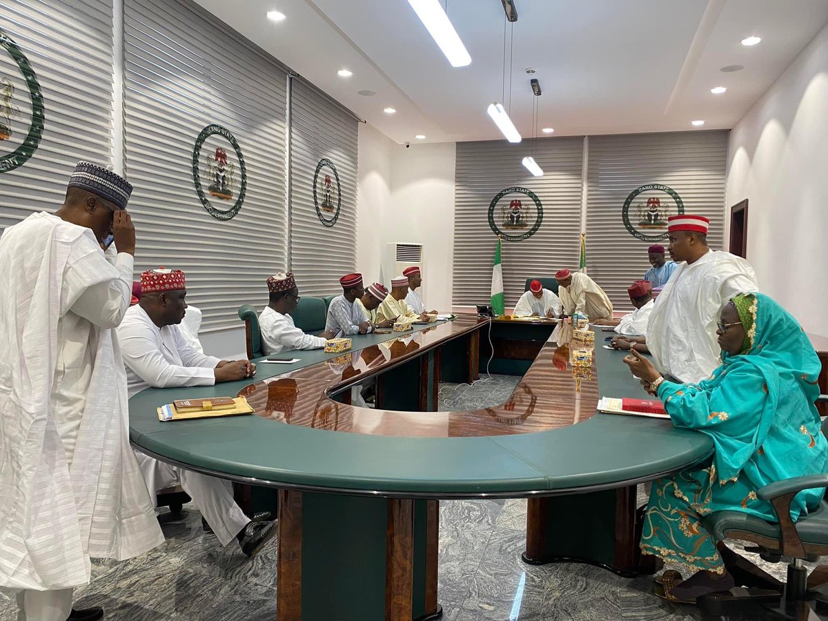 hon_najib's tweet photo. Yau 28/12/2023 Cikin Yardar Allahu Mai Girma Gwabnan Jahar Kano Alh Abba Kabiru Yusuf Ya Saka Hannu Akan Takardar Kasafin Kudi Na Shekarar 2024 Allah Ya Karawa Mai Girma Gwabna Lafiya Acigaba Da Yiwa Al-ummar Jahar Kano Ayyukan Alheri Ameen 

Honorable Najib Hassan.✍️
28/12/2023 https://t.co/hFYdjzyodr