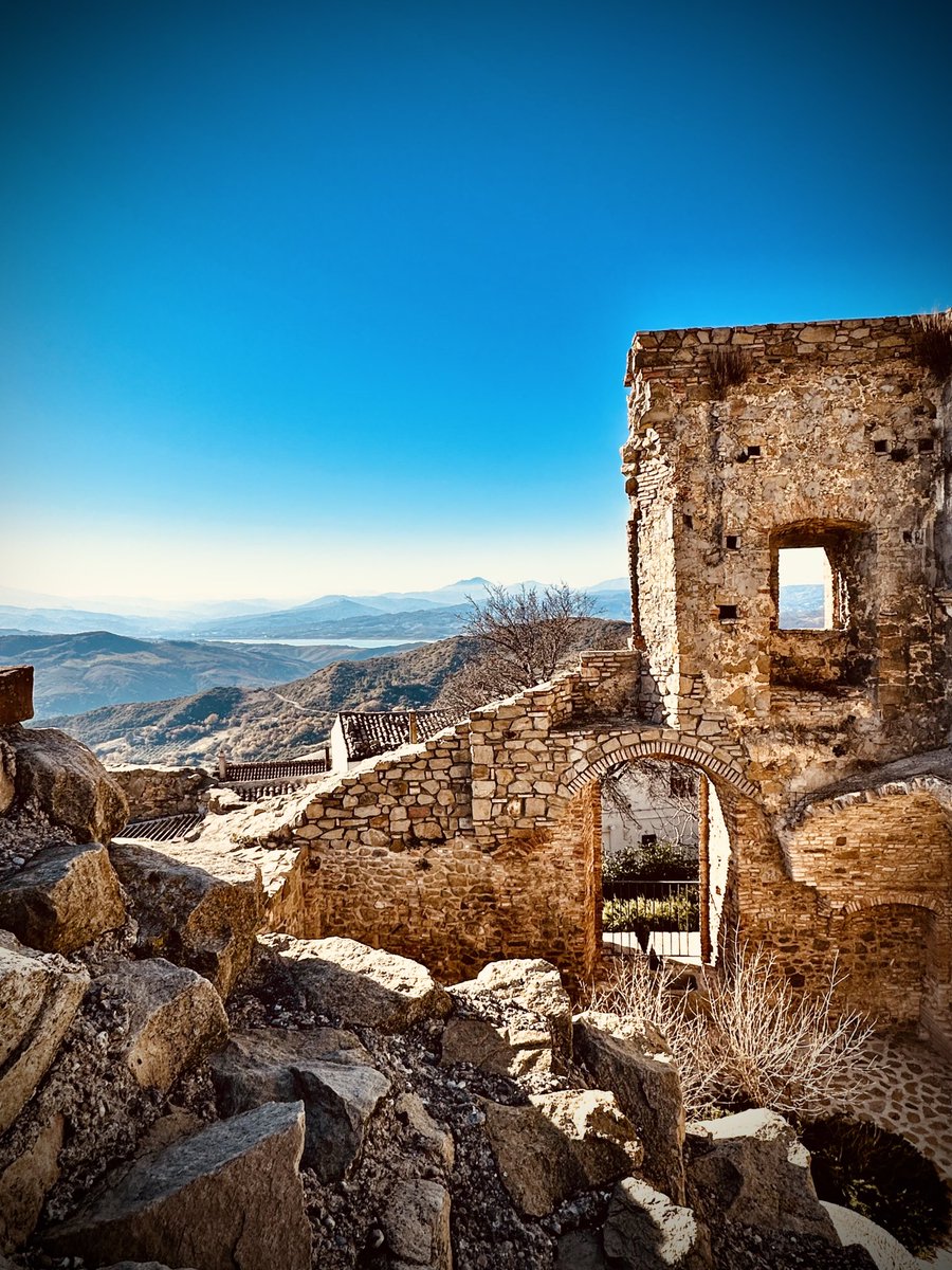 LucanoStupore's tweet photo. #Stupore_Lucano #basilicata #colobraro #castello #castle #italy #italia #travel #picoftheday #photooftheday #photography #instagood #igersitalia #love #sky #nature #landscape #photo #love #architecture #panorama #travelphotography #beautiful #travelgram #trip #medieval #holiday https://t.co/MzN9elUlqm