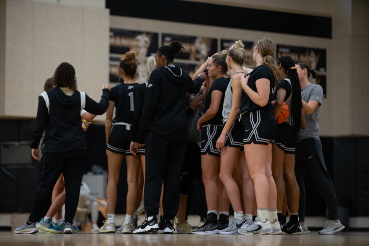 PurdueWBB's tweet photo. Ready for Saturday night hoops in Mackey. https://t.co/xc2HcYL7IU