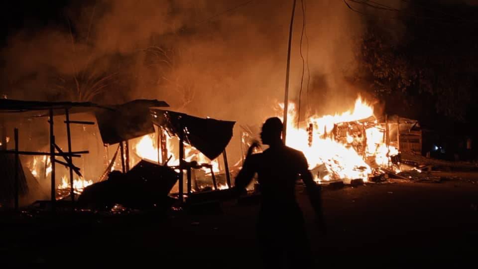 KabaLisolo1's tweet photo. 𝐋𝐈𝐒𝐀𝐍𝐆𝐀 | Kisangani : Likama ya moto ezwami na zando ya IAT na etando ya Makiso, mokolo ya minei oyo na pokwa. 🔥 

Esika moto oyo ewuti eyebani te, kasi ba mesa mpe biloko bisusu eziki makasi. Mbeba mosusu na likama liye eyebani nano te. https://t.co/6baJufRC2a