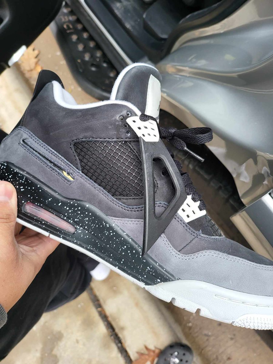 MychaelYang's tweet photo. @zSneakerHeadz @sneakerfiles Need a new pair. https://t.co/mc9TAKmydo