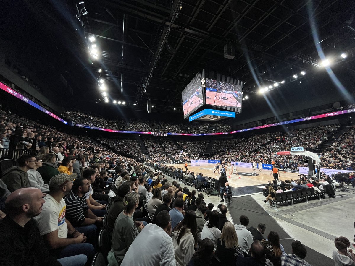 LDLC_Arena's tweet photo. Malgré une défaite d'un point, @LDLCASVEL a fait trembler la LDLC Arena ! Un grand BRAVO à vous. 👏

Merci aux 𝟭𝟭 𝟱𝟮𝟰 𝗽𝗲𝗿𝘀𝗼𝗻𝗻𝗲𝘀 présentes ce soir, on hâte de vous revoir en 2024  ! 🫶 https://t.co/OM6Zc43Kp5