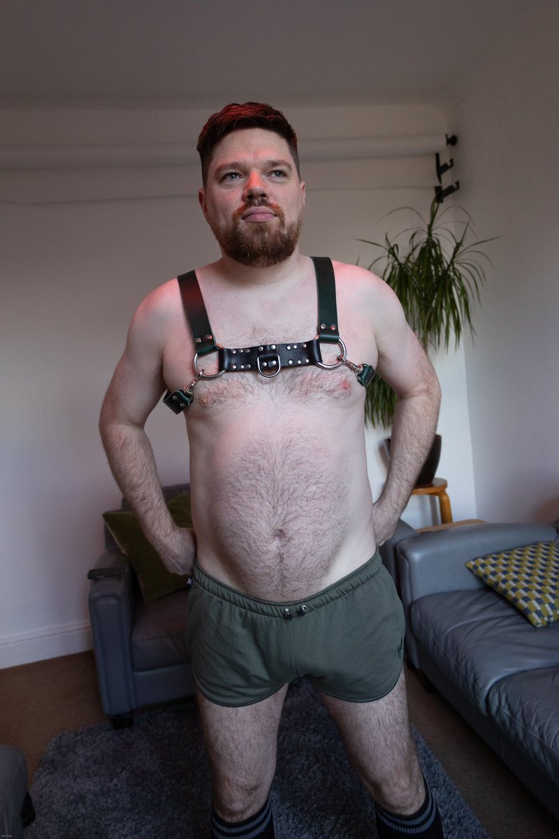 JasonMoonXXX's tweet photo. Horny in London as always. Who’s around tonight / this week to take my dick! https://t.co/Ect3OeyZDA
