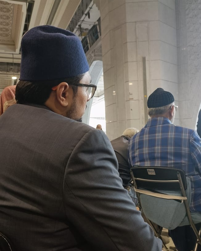 DrHussainQadri's tweet photo. مکہ مکرمہ: منہاج القرآن انٹرنیشنل کے صدر پروفیسر ڈاکٹر حسین محی الدین قادری کی شیخ الاسلام ڈاکٹر محمد طاہرالقادری دامت برکاتہم العالیہ کے ہمراہ حرمِ کعبہ میں نمازِ مغرب اور عشاء کی ادائیگی، اس موقع پر چیئرمین سپریم کونسل منہاج القرآن انٹرنیشنل ڈاکٹر حسن محی الدین قادری، صاحبزادہ شیخ حماد مصطفیٰ المدنی القادری اور صاحبزادہ شیخ احمد مصطفیٰ العربی القادری بھی ہمراہ ہیں۔