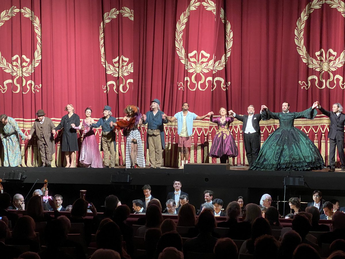WandererSite's tweet photo. Fledermaus extraordinaire à @bay_staatsoper . Orch et #jurowski fantastiques MeS #Kosky juste jusqu a la folie de l acte3 cast incroyable de ductilité soirée dingue et on en a besoin https://t.co/K143ws8sHg