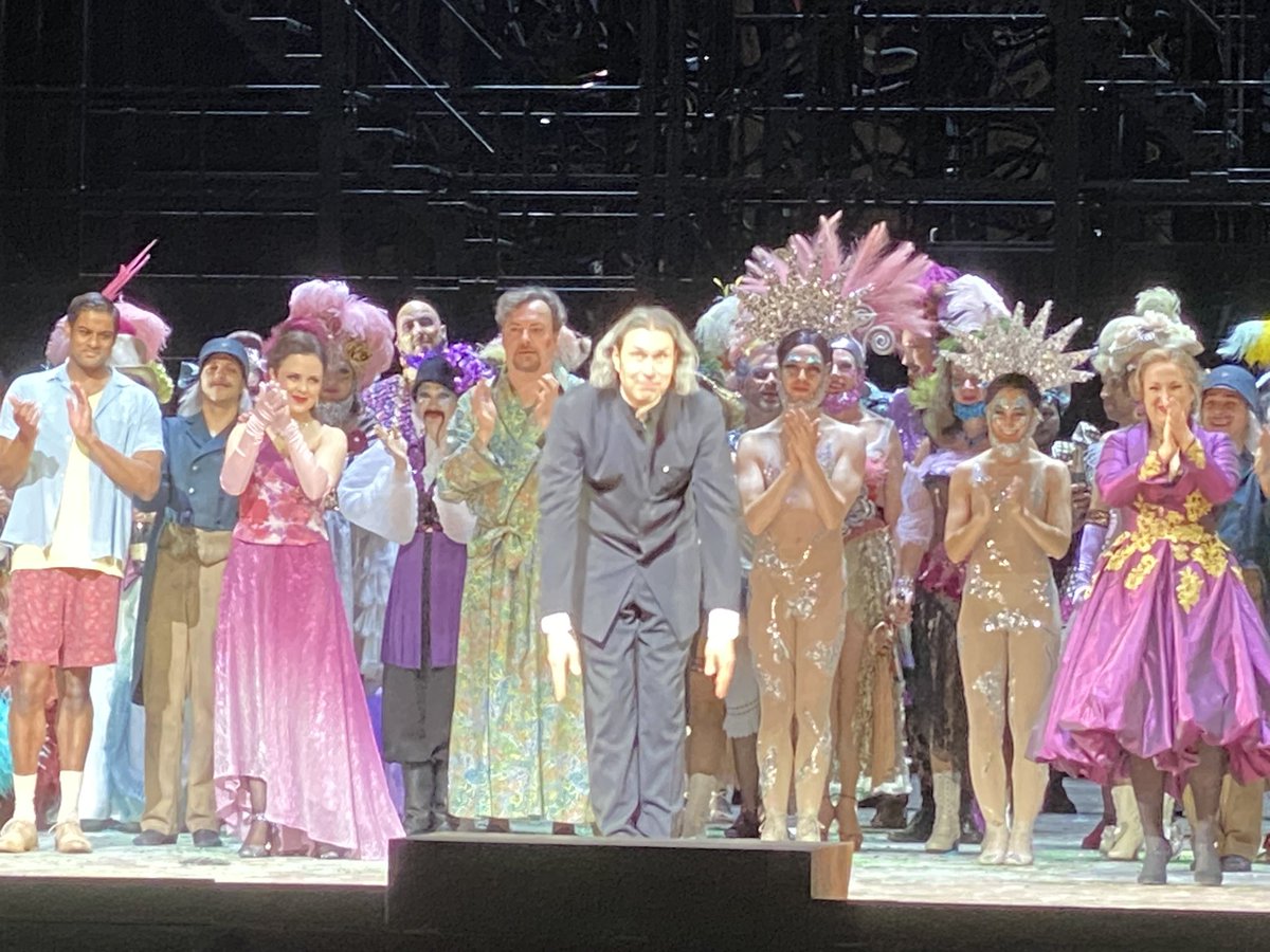 WandererSite's tweet photo. Fledermaus extraordinaire à @bay_staatsoper . Orch et #jurowski fantastiques MeS #Kosky juste jusqu a la folie de l acte3 cast incroyable de ductilité soirée dingue et on en a besoin https://t.co/K143ws8sHg