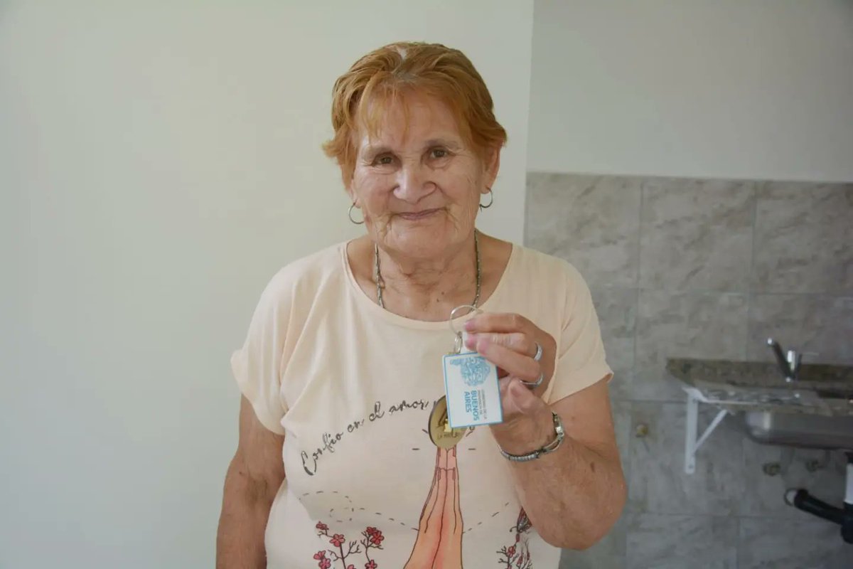 Es un orgullo y una enorme emoción poder entregar 28 llaves de  viviendas 🏡 en #GeneralLaMadrid para que más familias reciban el nuevo año en su propia casa.