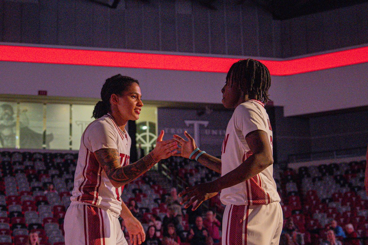 TroyTrojansWBB's tweet photo. Double the presents🤩

Join us in wishing Gabbi Cartagena a Happy Birthday‼️

#WeDoImpossible | #OneTROY⚔️🏀 https://t.co/478R8ClgmV