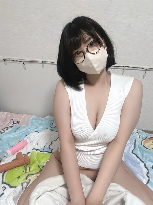 おはよっ☀️ 今日も一日頑張るぞ！  何か浮き出てる、、、？🤫 https://t.co/FugHTMXuEd<a href="/tag/%E3%83%8A%E3%83%BC%E3%82%B9"class="tags"><span>#ナース</span></a><a href="/tag/%E3%81%88%E3%81%A1%E3%81%88%E3%81%A1"class="tags"><span>#えちえち</span></a>