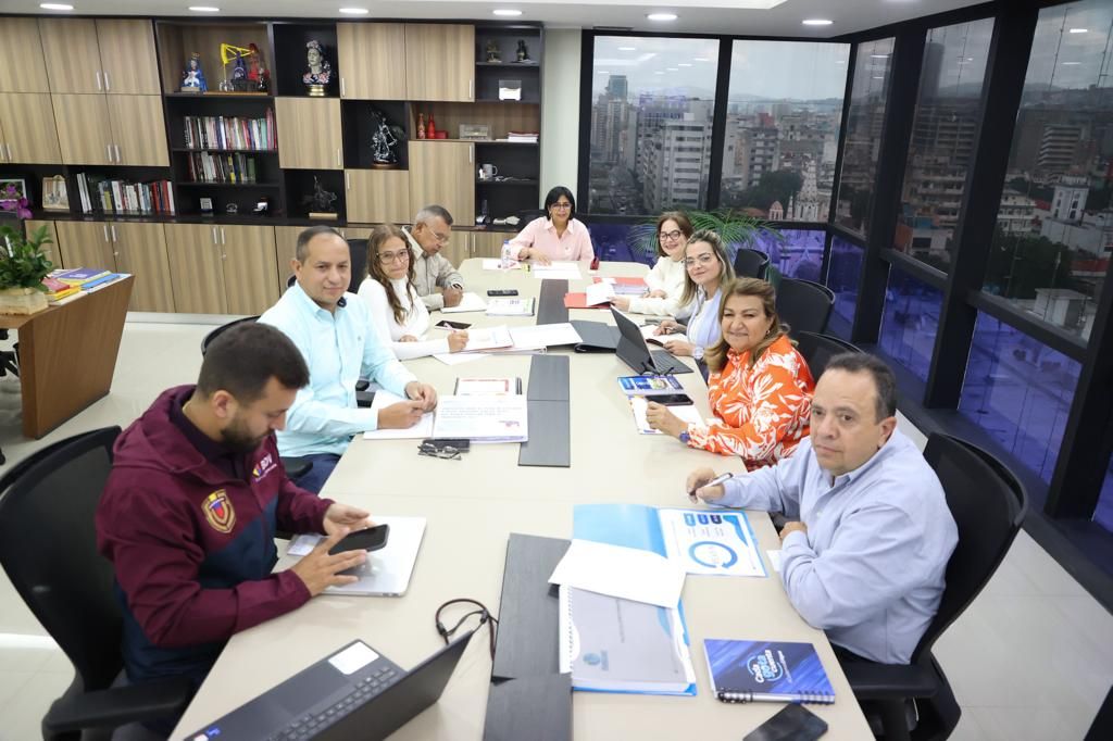 ¡Rumbo al 2024 con más soluciones!

Cumpliendo con las instrucciones del presidente <a href="/NicolasMaduro/">Nicolás Maduro</a> junto a la vicepresidenta Ejecutiva <a href="/delcyrodriguezv/">Delcy Rodríguez</a>, sostuvimos un encuentro de trabajo para hacer un balance y cierre de fin de año del sistema 1X10 del #BuenGobierno.