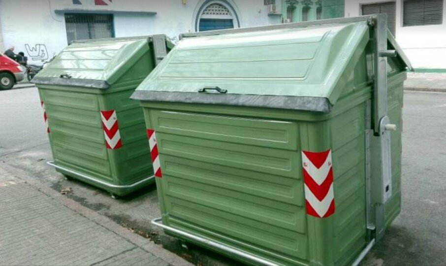 totambor's tweet photo. La Montevideo hoy es más verde y está 100% limpia, no hay basura en los contenedores, no hay residuos en las calles, ni siquiera hay chicles pegados bajo los asientos del ómnibus
Se respira aroma a jazmines en la capital mientras los cisnes nadan en el Miguelete.. Gracias Cosse https://t.co/Wt1p3X8RC0