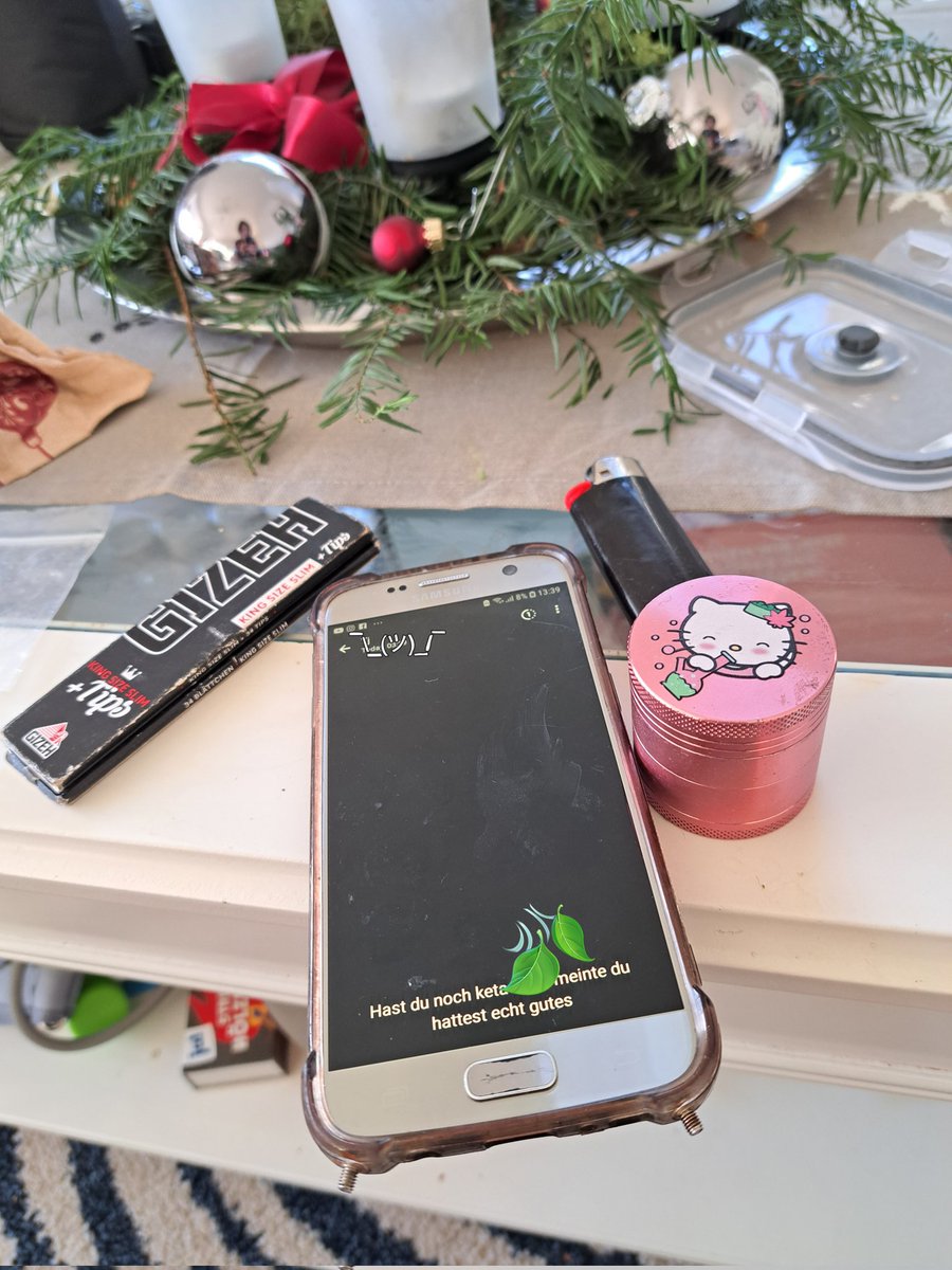Gothmonke's tweet photo. Granny presents✨️
#HappyHolidays #strugglingofcreator #nsfwcreator #ofgirl https://t.co/0W32KIyojY