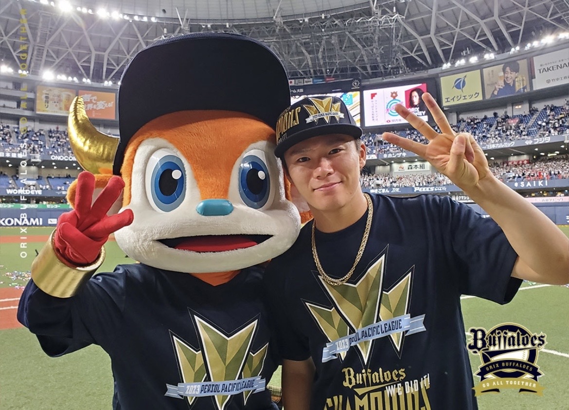 bullbell_B's tweet photo. よしのぶとうしゅへ

さみしいけど…🥹
夢のワールドチャンピオン
にむけてがんばってね🔥🔥

ぼくたちもらいねんぜったい
日本一なるからねっ🇯🇵💪

た���さんのけしきを
ぼくたちに見せてくれてありがとう😭
これからもずっとおうえんしてるよ🐮

ぼくのたからもの。

#山本由伸 #Bs2023 #Dodgers https://t.co/0Ubncf5rSr