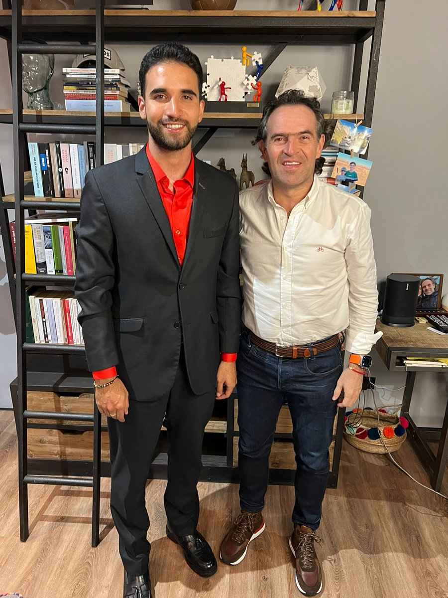 FicoGutierrez's tweet photo. Finalizamos reunión con Farley Macías, Concejal electo del Partido Liberal. 
Tiene una representatividad importante de la zona Nororiental de Medellín. 
Hablamos de las problemáticas sociales de los territorios. 
La lucha contra la pobreza será una de nuestras banderas. https://t.co/Sqs7FKCVTU