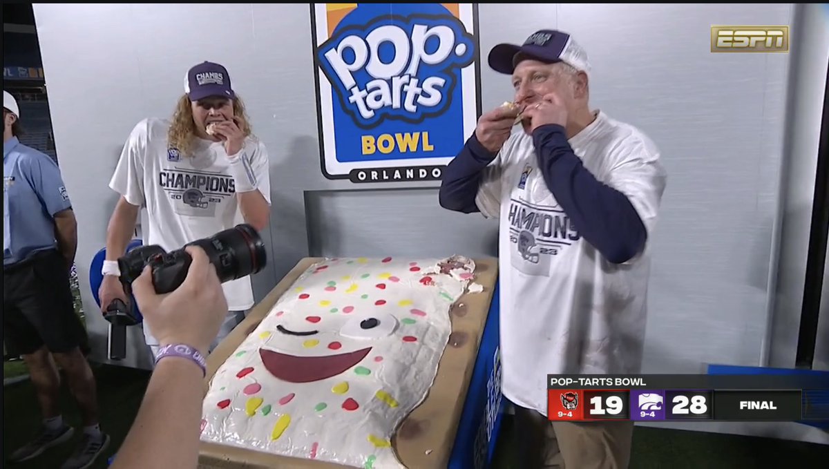 NicoleAuerbach's tweet photo. The @PopTartsBowl postgame was amazing. They called out the @DukesMayoBowl by name, killed a human pop-tart and had the entire crowd chanting "toast that mas-cot!" https://t.co/fkS5RufhCC