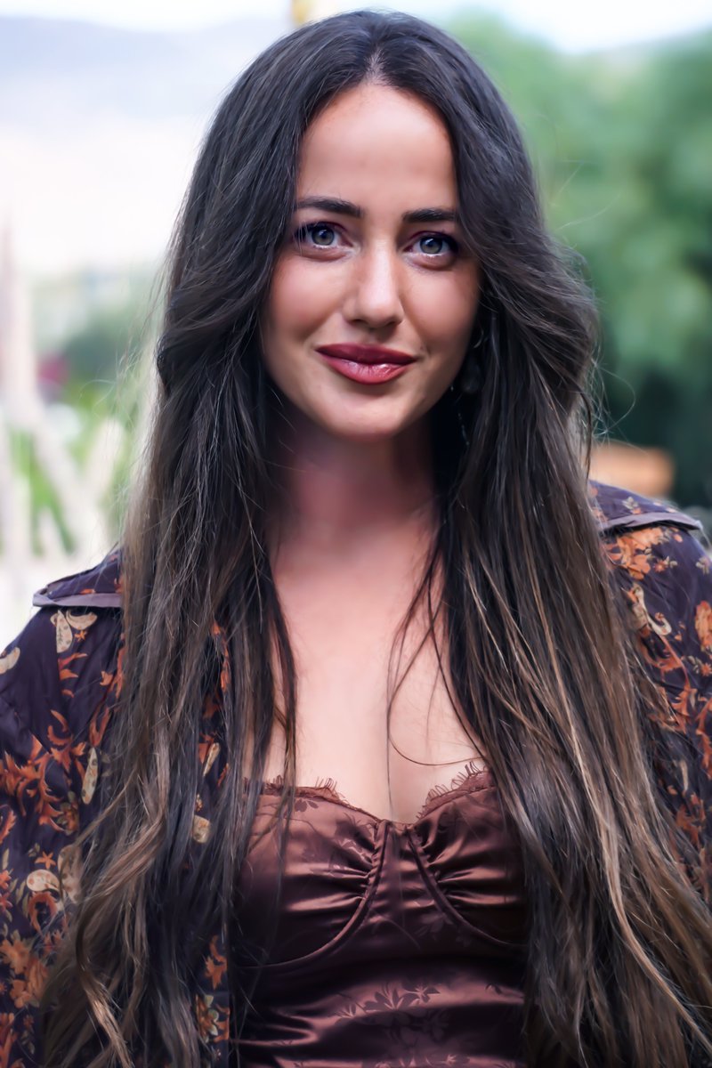 Esto no es IA, en verdad le tomé esa foto y ella es tan hermosa justo como se ve en la imagen, la realidad siempre será más extraordinaria.
#iA #photography  #photographer  #photooftheday  #PHOTOS #models #portraitphotography