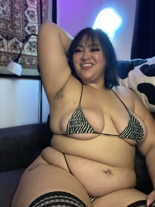 Camming Corner is set up the way I like 😈🩷😈 https://t.co/9wMIPtqYp1 https://t.co/3lxufeSeq0