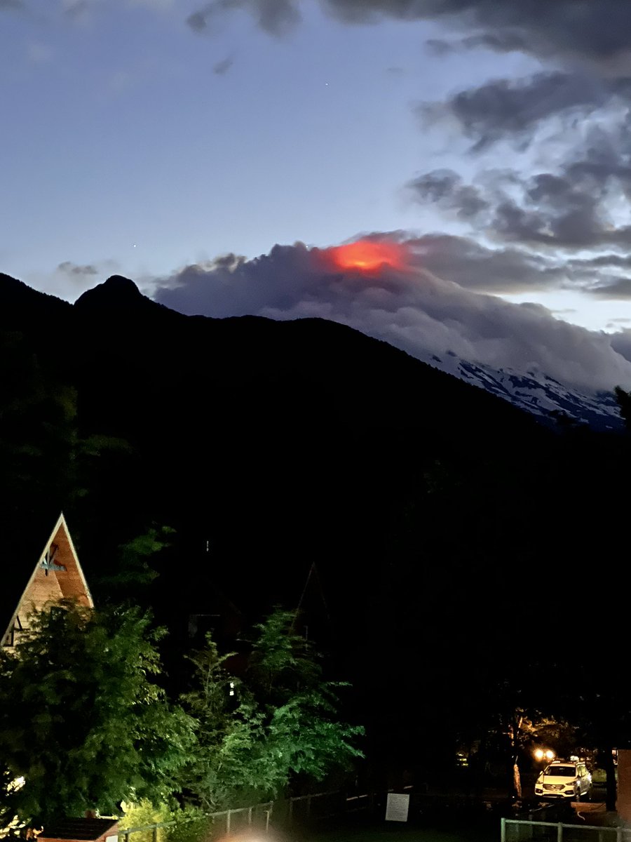 casaaveo's tweet photo. Un tremendo espectáculo Rucapillán ,Volcán Villarrica https://t.co/OCyBSIr1NR