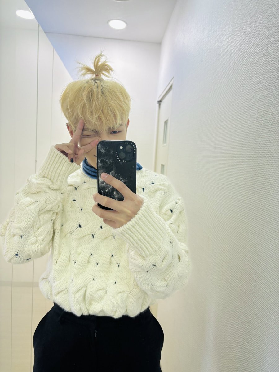 ATEEZofficial's tweet photo. [#홍중] ✌️❤️🌱
#ATEEZ #에이티즈 https://t.co/zZF1w02eec