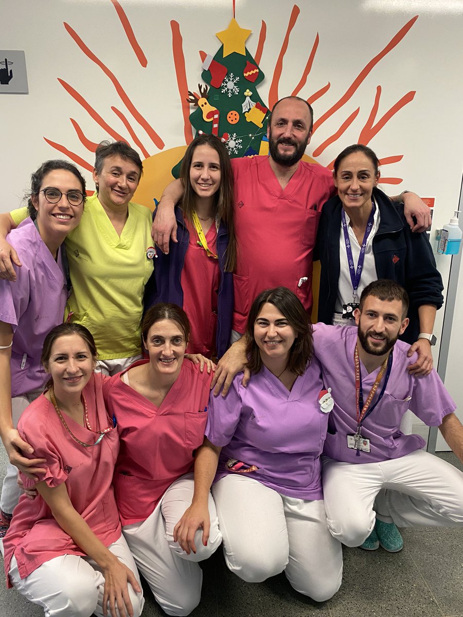 🎄Noches en fechas señaladas, se llevan mejor con un equipo especial y comprometido.
📸 Algunas capturas de pequeños grandes momentos…
Gracias a tod@s por vuestra profesionalidad!!! 
#NoEstanTodosLosQueSon
#TurnoNoche #TornNit #Team #MesSantPau