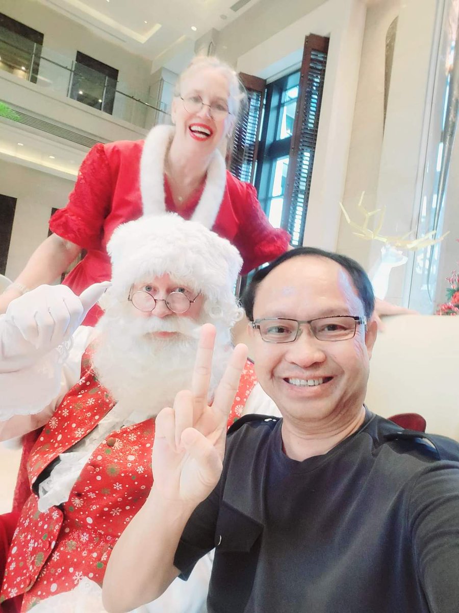 nouksith's tweet photo. 2023-24 All the best forever 
Wishing you a holly jolly Christmas filled with good times, good company, and good memories! 🎉🎄 https://t.co/o0XM4ZjKiv