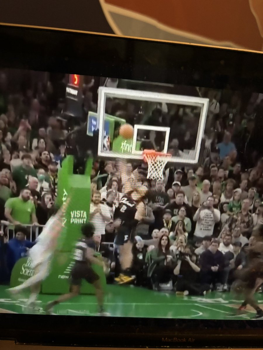BreakpointBettt's tweet photo. Close goal tending call in final second of #pistons and #Celtics game https://t.co/9VFLbta2yO