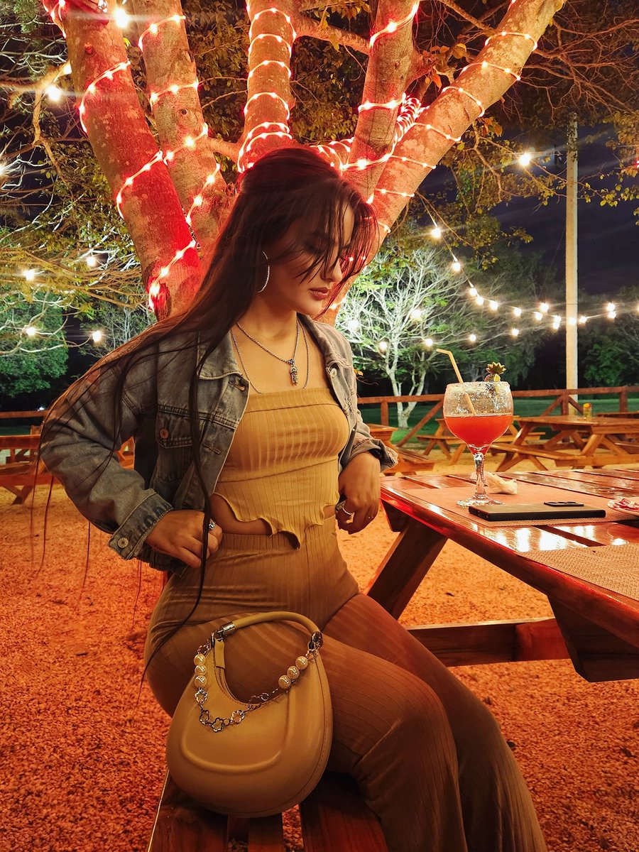 leira_yubero's tweet photo. Un lugar bonito + la comida q te gusta = 🥹🥰🤯❤️❤️❤️❤️ https://t.co/LzNKh2cc6F