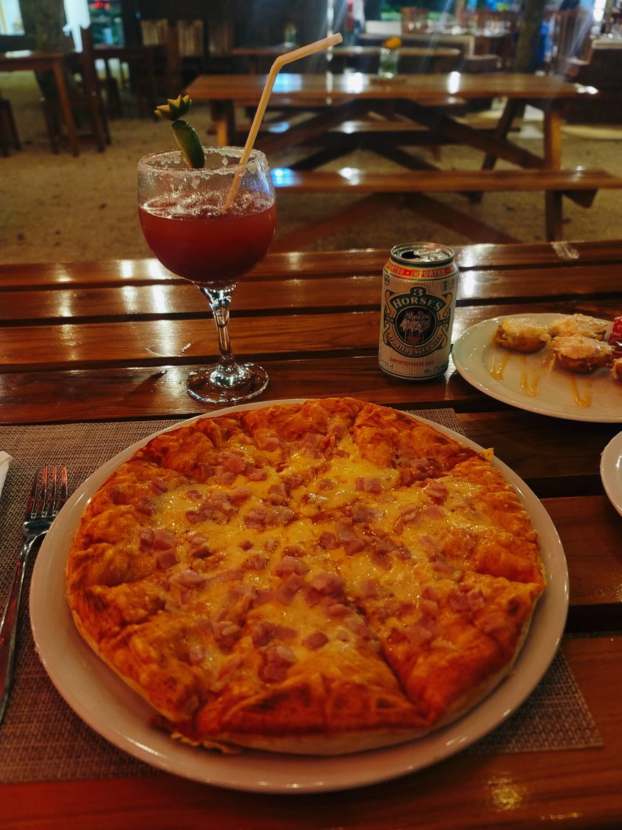 leira_yubero's tweet photo. Un lugar bonito + la comida q te gusta = 🥹🥰🤯❤️❤️❤️❤️ https://t.co/LzNKh2cc6F