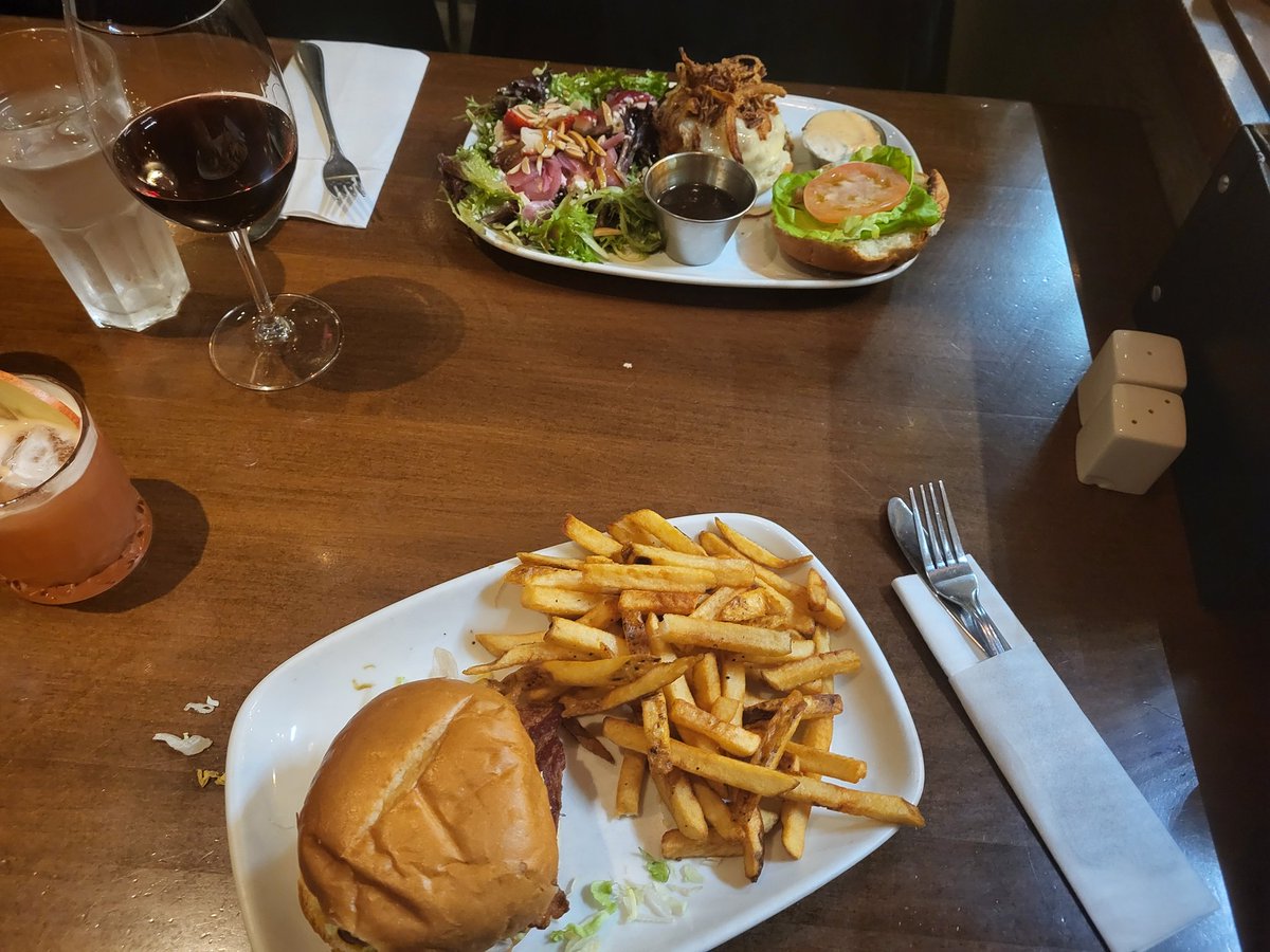SativaLoverLive's tweet photo. Date Night with the fiance!! Food was absolutely amazing as we're the drinks at #bin4!!!!!!!! https://t.co/mIxenzBc3P