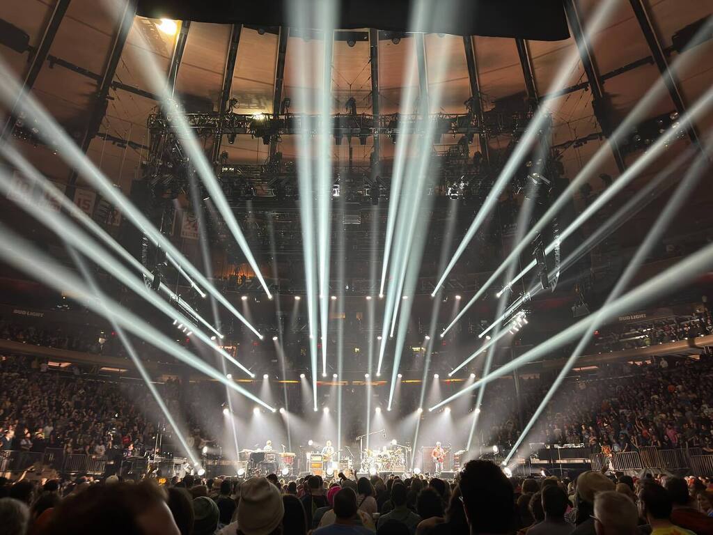 MSG N1 under way! Great first set. Lots of old tunes! #phish #nysmusic instagr.am/p/C1a7brgNTzo/