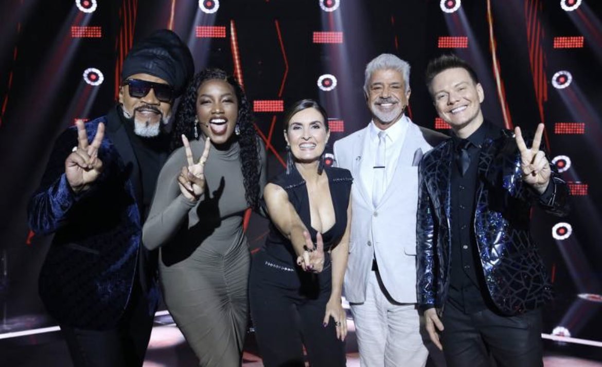 ligadonatv_'s tweet photo. 📺 FIM! Terminou o último #TheVoiceBrasil da história. O reality comandado por Fátima Bernardes teve com uma final opaca, mas na média geral fechou com 17 pontos, a maior desde 2019.

A Globo considera o bom índice pela alta entrega de #TerraEPaixão e pela temporada de despedida. https://t.co/73pjo381ar