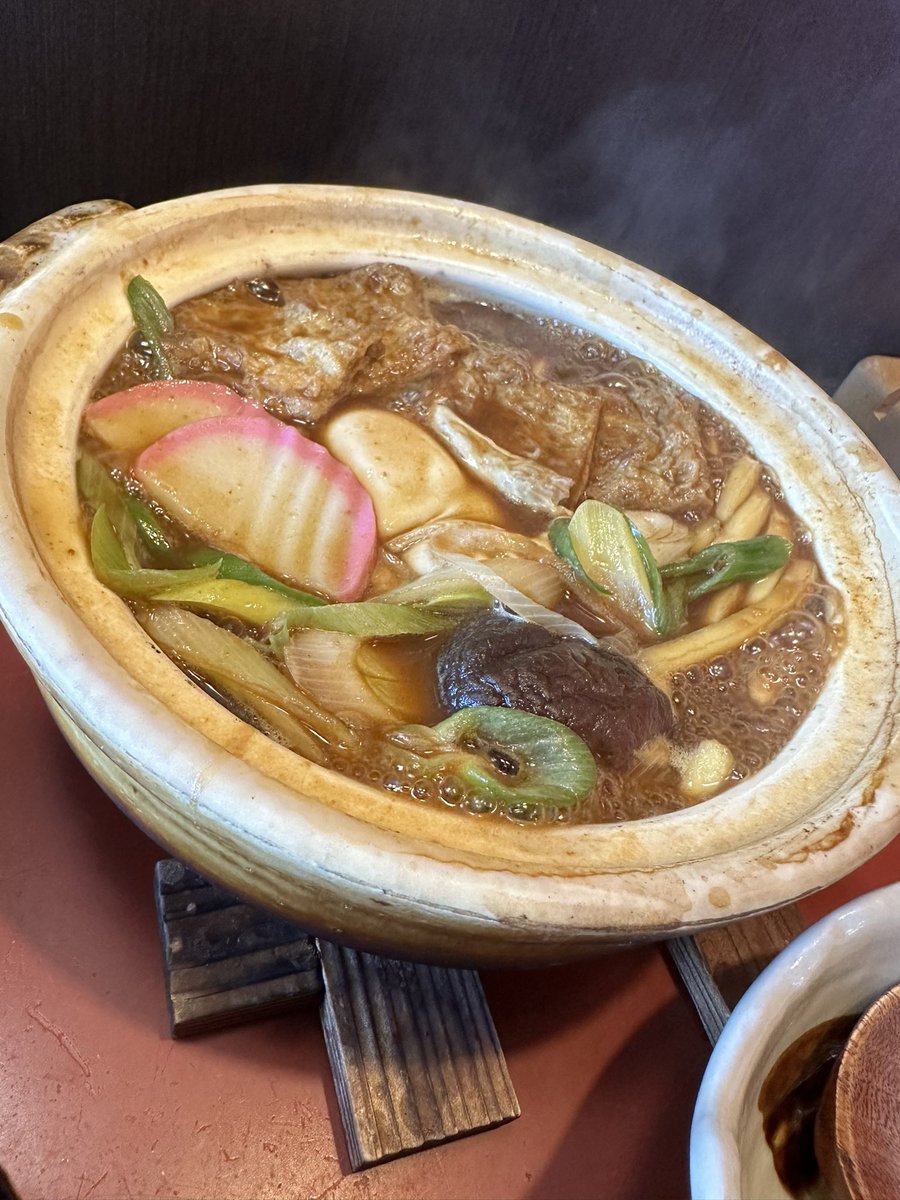 kakkie0604's tweet photo. 冬の名古屋メシ代表、みそ煮込みうどん🍜
赤みそと硬めのうどんがいいんですよねー😋
#たーレポ
#たー族
#FavoriteTour https://t.co/hIWiIEnAcq