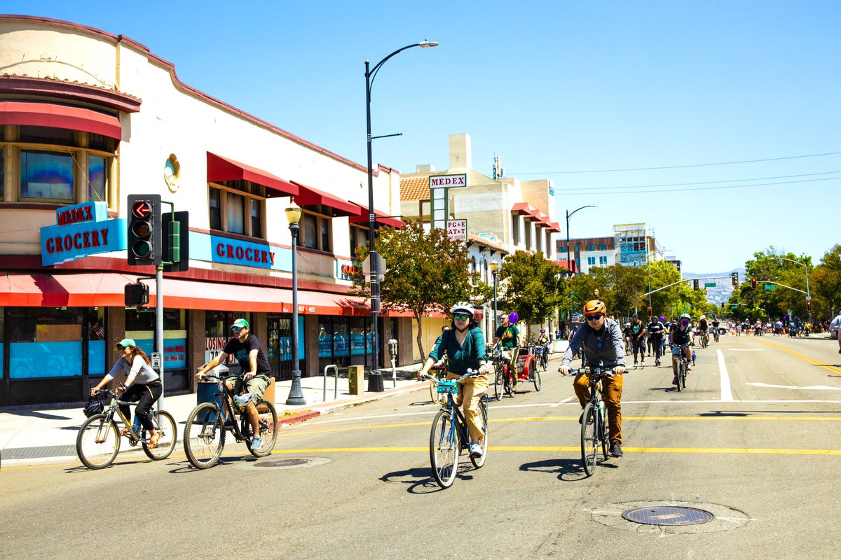 Finish the year on a strong note! Let's build healthy habits together. Here's to a powerful end and a healthier, happier new year! #vivacallesj #BuildingCommunityThroughFUN #sanjosé