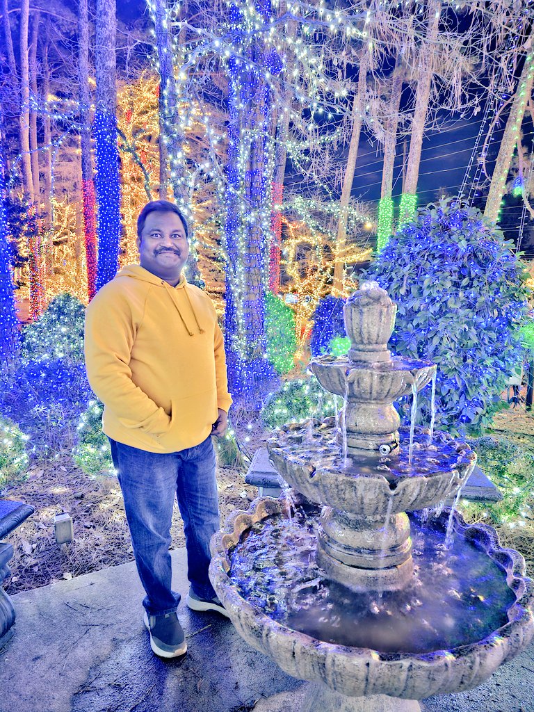 shivsun's tweet photo. #LightsOfJoy #Atlanta https://t.co/nrf53trjXC
