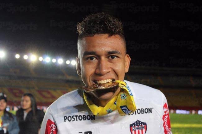 MykeRincon's tweet photo. 🚨💣 100% #CONFIRMADO | Victor #Cantillo será jugador de #Junior de Barranquilla. Todo acordado entre el club y el jugador para que vuelva a jugar con la camiseta del "Tiburón". Lo confirma uno de sus dirigentes. VUELVE A CASA. 🇨🇴🔴⚪🦈 #MercadoFichajes https://t.co/zUaISeKpVG