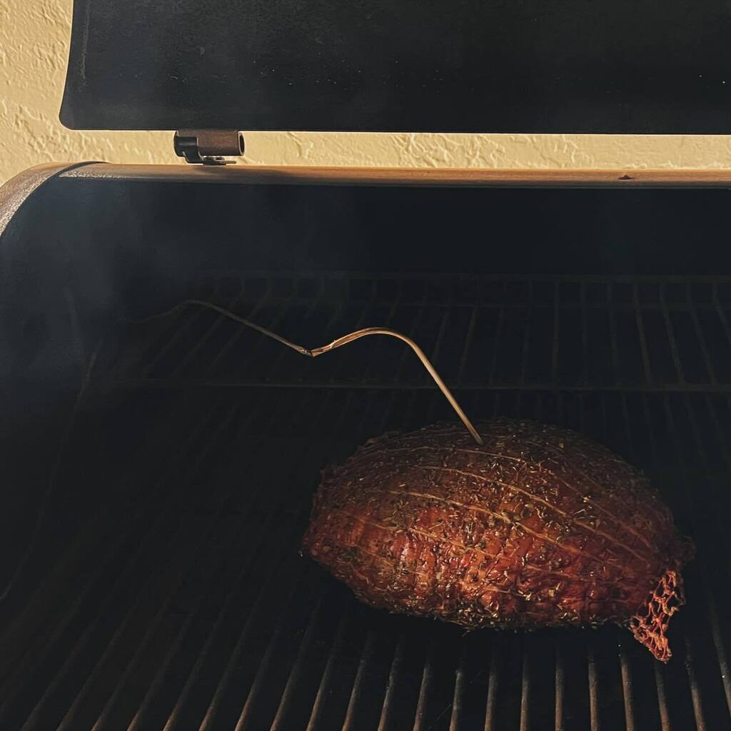 Trying lamb on the smoker. And I had leftover apples, so ‘artisanal’ (i.e. ugly but delicious) apple pie for dessert. instagr.am/p/C1abD-QuAwH/