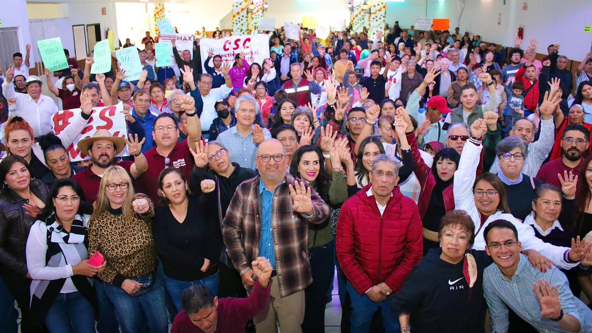 DipMorenaEdomex's tweet photo. ✅ Nuestro compañero @maxcorreah destacó la importancia de la unidad para evitar que la clase política del PRI, PAN y PRD se adueñe de #Tlalnepantla. Durante la toma de protesta de los Comités de Defensa de la Cuarta Transformación, denunció la maquinaria política que busca recuperar el Estado de México a largo plazo.
#TuEstadoDeBienestar
#DiputadoDeLaEsperanza