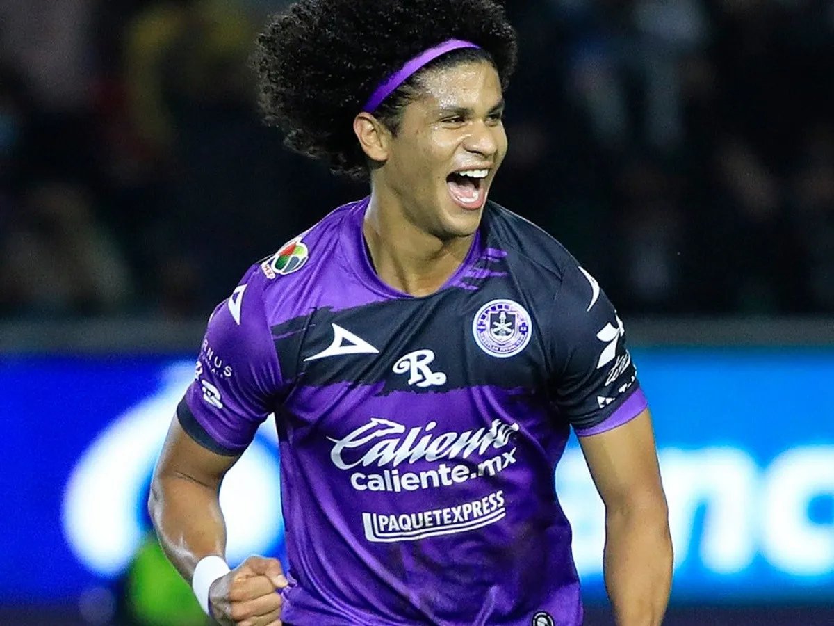 AlexYanezFC's tweet photo. Eduard Bello estaría en el radar del Cruzeiro, equipo brasileño a donde acaba de arribar Nicolás Larcamón.
El club de Belo Horizonte ya habría contactado al Mazatlan FC para conocer la situación contractual del venezolano e intentar ficharlo.

Fuente: @MacResndiz https://t.co/7iMcbHEUkC