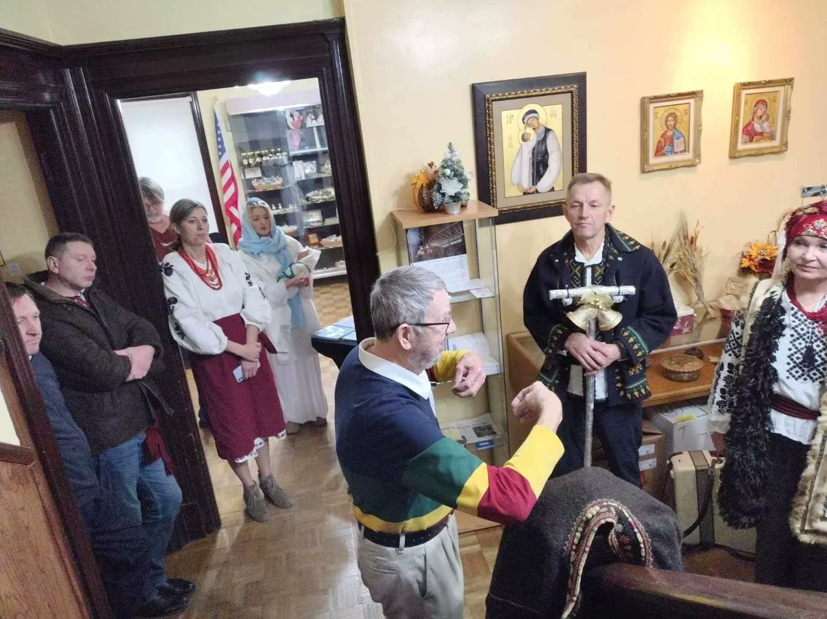 Ukrainian Museum-Archives (@umacleveland) on Twitter photo We want to thank <a href="/ClevelandMaidan/">Cleveland Maidan</a> for visiting the Ukrainian Museum-Archives and performing their wonderful Vertep (Nativity Play). Thank you for continuing this beautiful tradition.
Христос Народився!
#StandWithUkraine #carols #caroling #вертеп We want to thank <a href="/ClevelandMaidan/">Cleveland Maidan</a> for visiting the Ukrainian Museum-Archives and performing their wonderful Vertep (Nativity Play). Thank you for continuing this beautiful tradition.
Христос Народився!
#StandWithUkraine #carols #caroling #вертеп