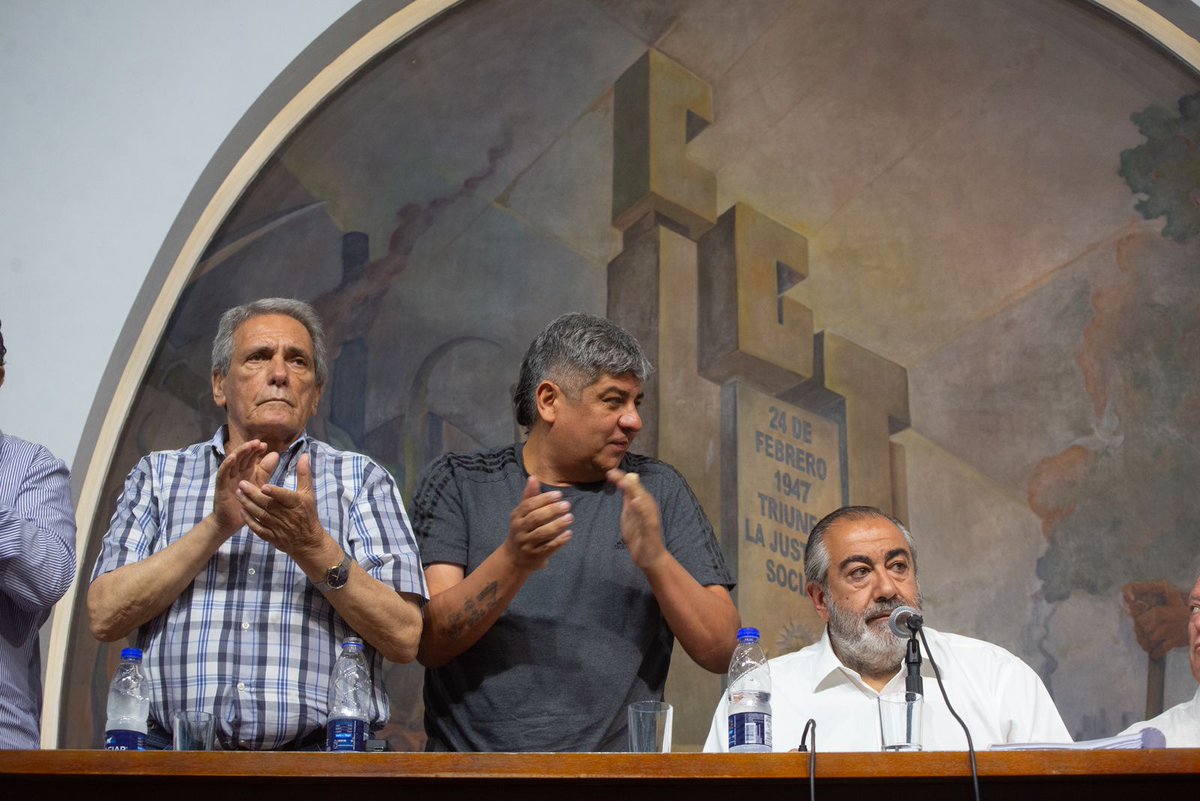CamionerosChub's tweet photo. *PLAN DE LUCHA CGT*

Aprobado por el Comité Central 

Entre otras cosas,se determinó la realización de un  Paro nacional a partir de las 12 hs del 24 de Enero y movilización al Congreso Nacional 

#AbajoelDNU 
#Camioneros
#MoyanoesDignidad
#TaboadaConducción https://t.co/La87zddspW