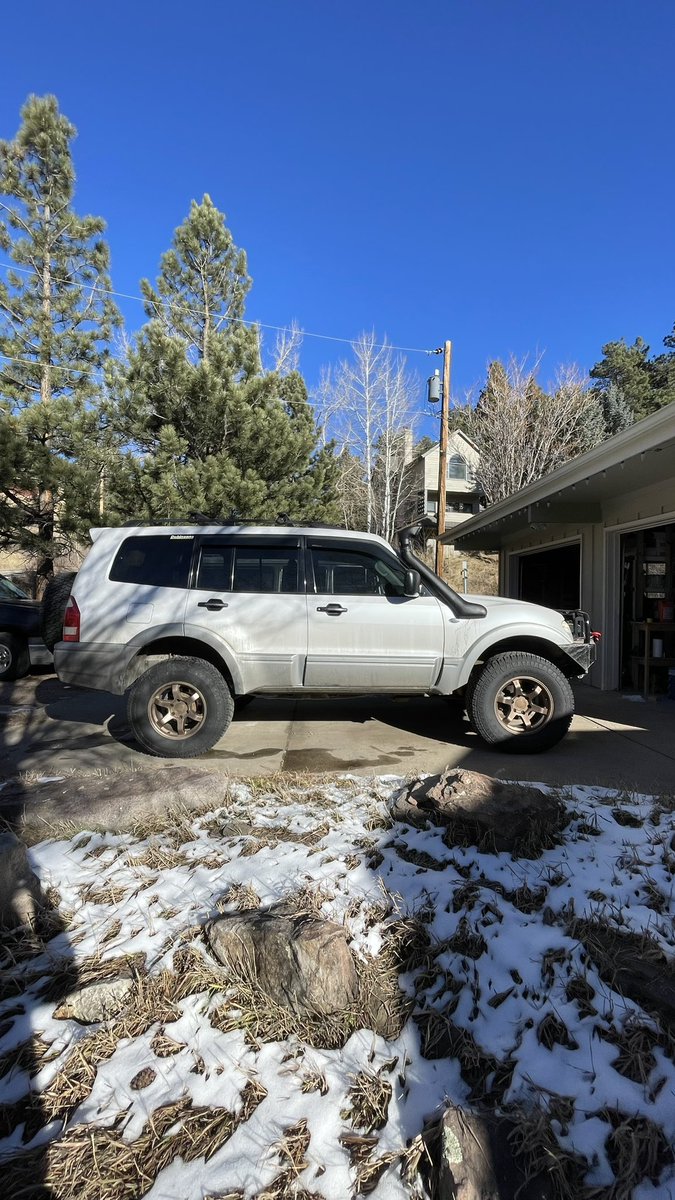 Couldn’t just sit around and not mess with it… Trying out a different rear spring setup on the Monty to sneak some ride height out. Still lookin’ tough but a little less raked out. Got a set to lower the front a tad too but not sure if that’s the move or not yet… 🤔