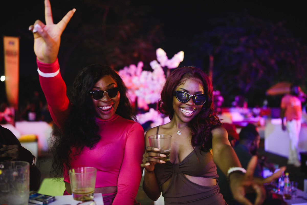 Nudestudio237's tweet photo. its the  #Sundayz come over and see me at Work.... Creating great Shots for  #Johnniewalker.
.
.
.
.
.
  #johnniewalker  #keepwalking  #africatop30   #fun  #chill https://t.co/x6jl1QoAUM