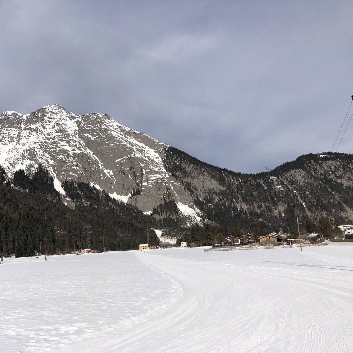 alpen_wetter's tweet photo. Ein guter Tag auf der Loipe 😁 
Heute in #Scharnitz unterwegs. Die A11 Bodenalm ist überwiegend gut, v.a der nördliche Teil. Im südlichen Bereich aber einige apere Stellen - klassisch geht hier oft gar nichts. Ganze Runde man sich also sparen. 

#loipenbericht #seefeld https://t.co/ZC5AWlsRYe