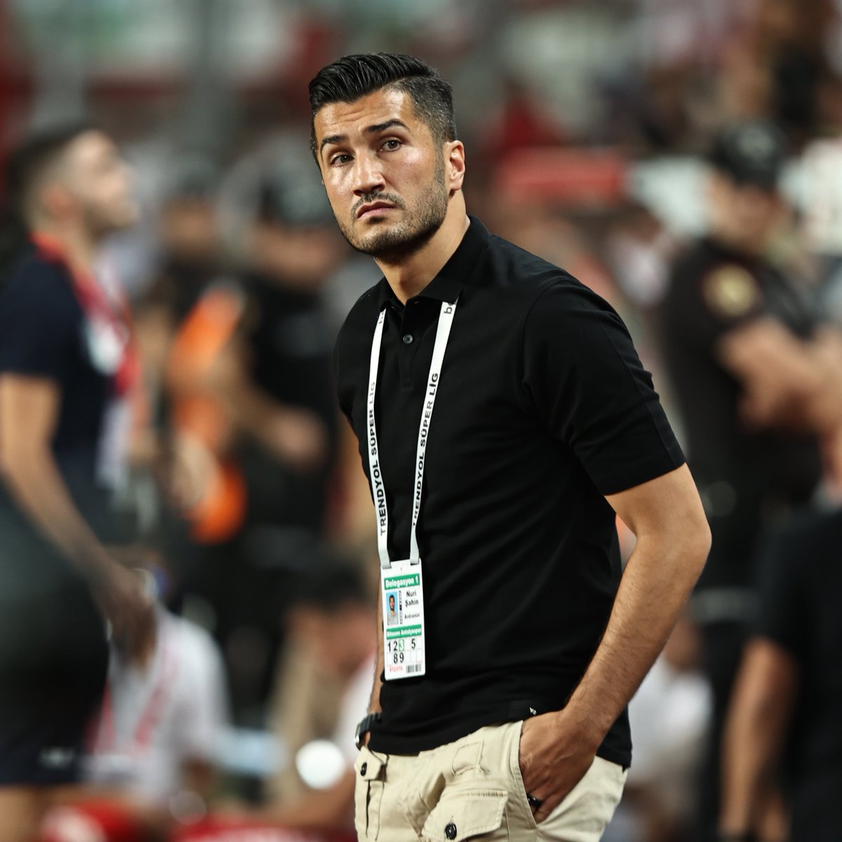 Nuri Şahin, gelecek sezon Borussia Dortmund'un başına geçecek. (Ertan Süzgün)

Antalyaspor'dan ayrılacak olan Şahin, bu sezonun sonuna kadar da Edin Terzic'in yardımcılığını yapacak.