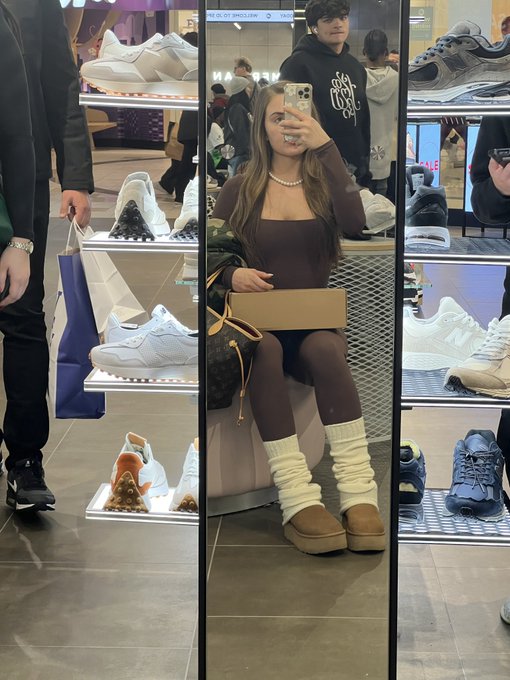 daddy I want new shoes for Christmas ☺️🥺🙏🏼 https://t.co/i0OM4B0ISF